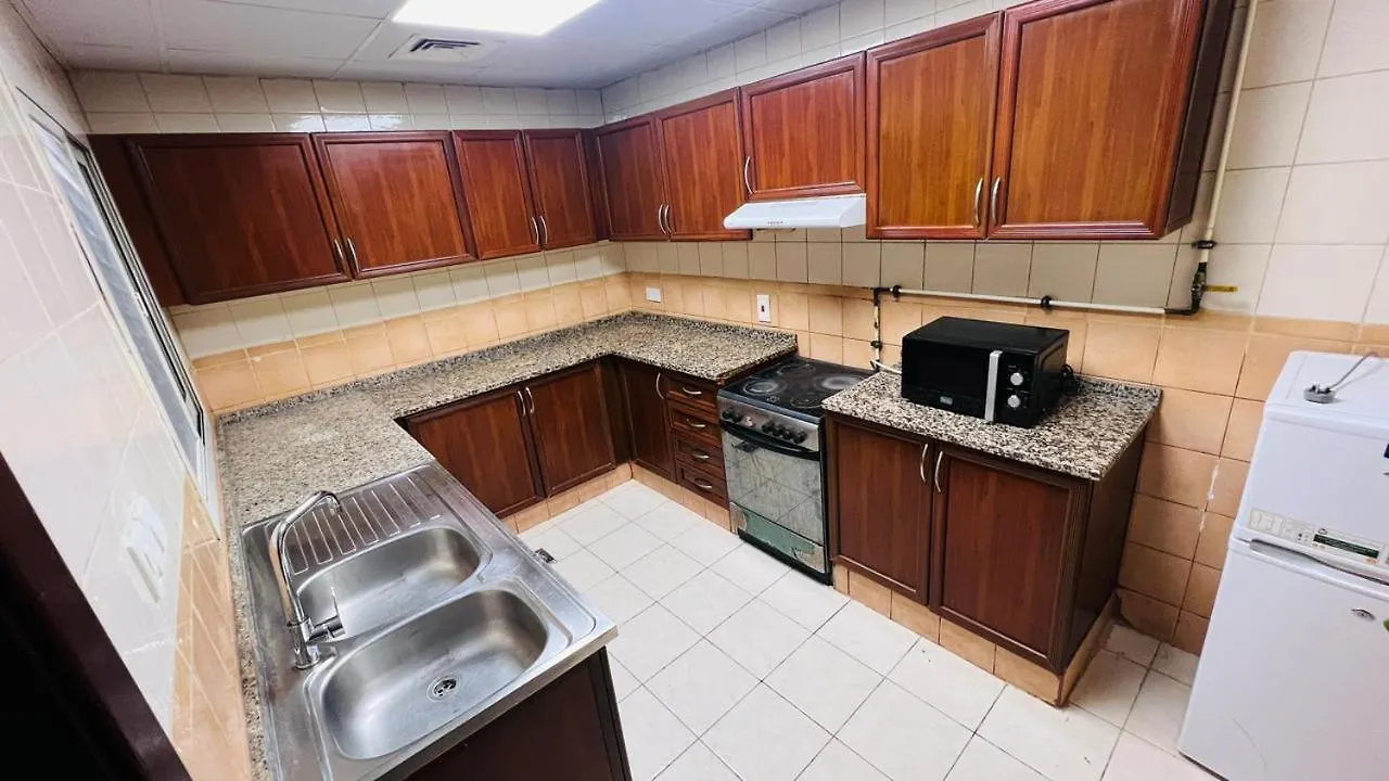 Master Room With Attach Bathroom Near Mall Of The Emirates Dubai Homestay
