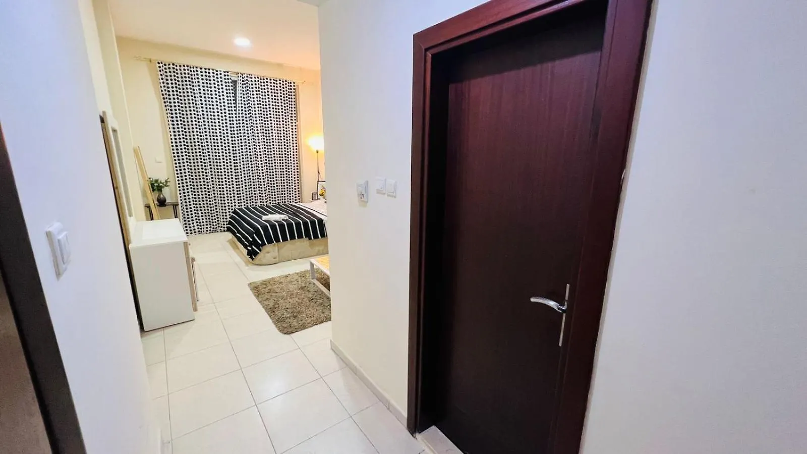 Master Room With Attach Bathroom Near Mall Of The Emirates Dubai