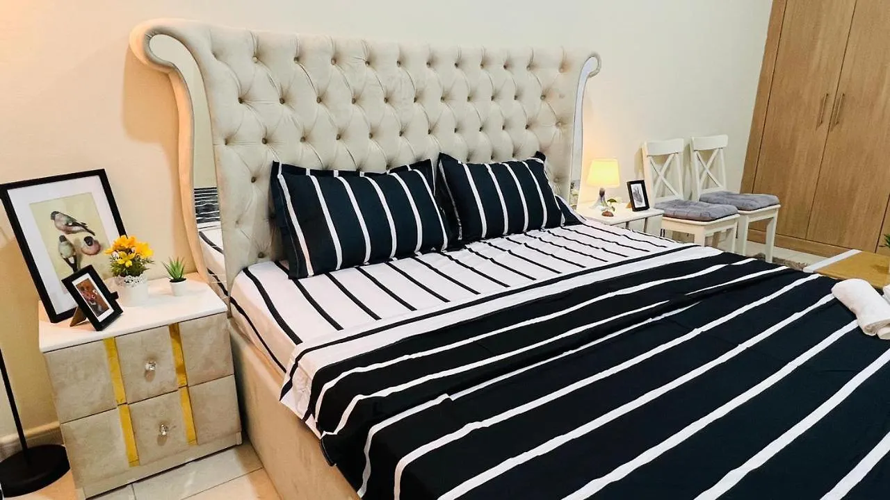 Master Room With Attach Bathroom Near Mall Of The Emirates Dubai
