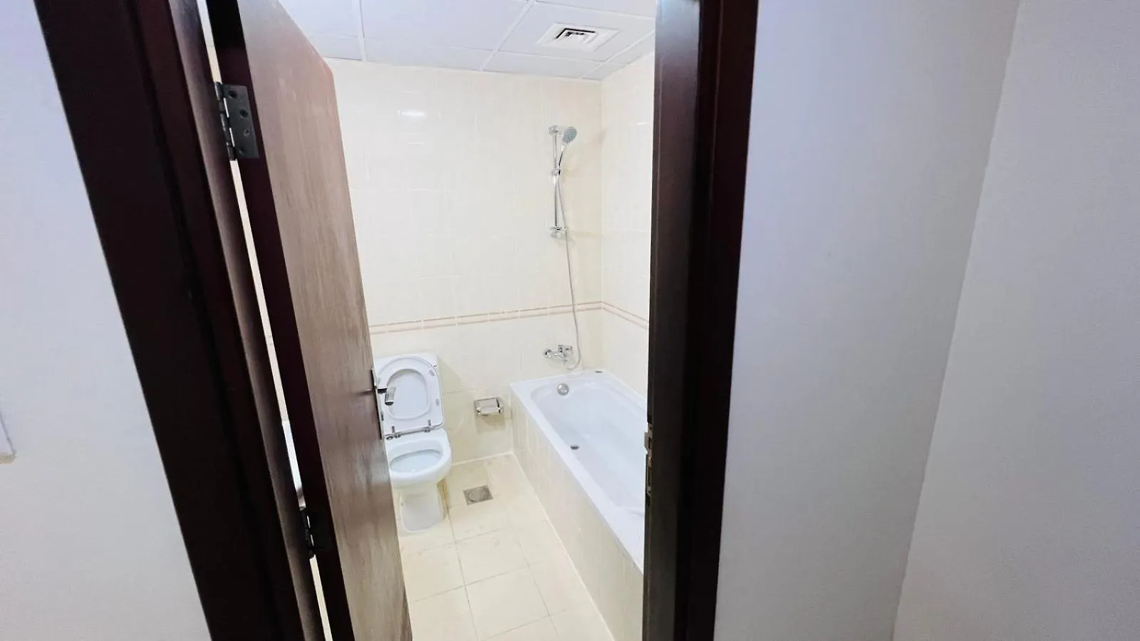 Homestay Master Room With Attach Bathroom Near Mall Of The Emirates Dubai