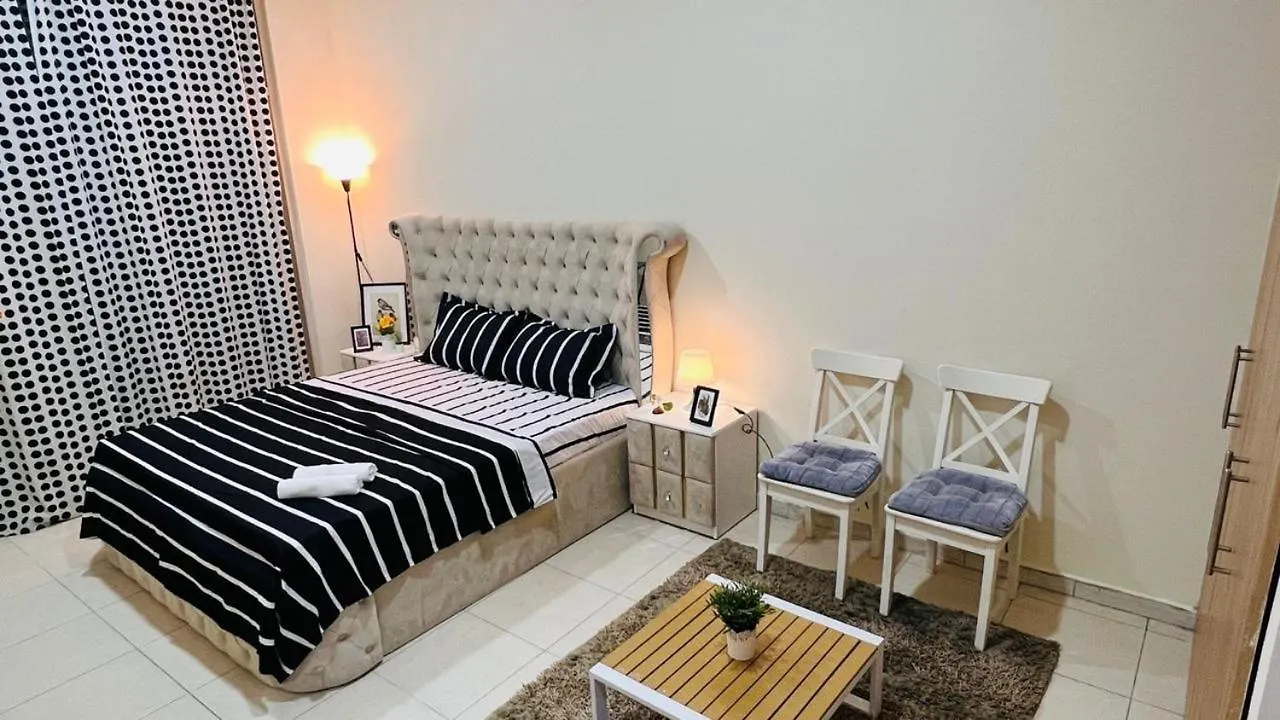 Master Room With Attach Bathroom Near Mall Of The Emirates Dubai Homestay